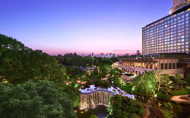 ホテルニューオータニ　日本庭園・外観夕