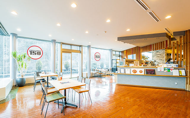 店舗内食事箇所：KURATTORIA150