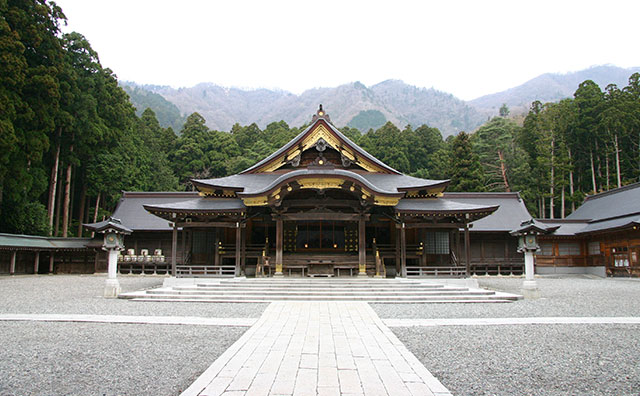 彌彦神社