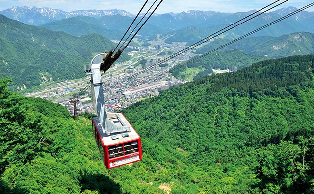 ＜湯沢高原＞標高約1,000mの高原で出会う四季折々の景色♪ロープウェイ往復乗車券付きプラン
