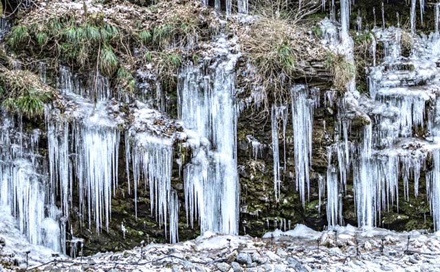 三十槌の氷柱
