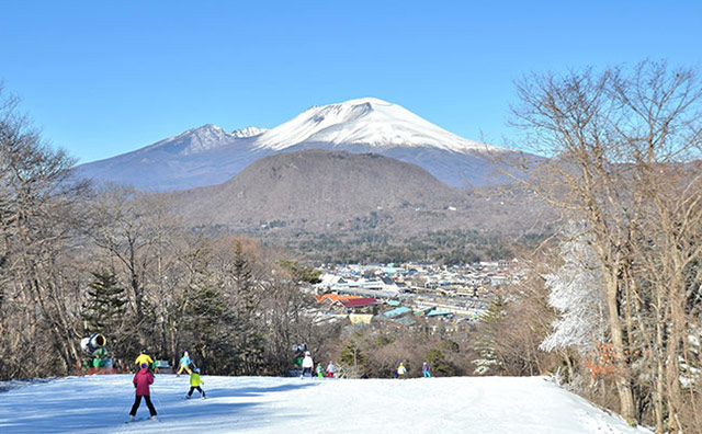 軽井沢プリンスホテルスキー場 正面は浅間山