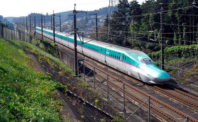 東北新幹線E5系「はやぶさ」の座席や車内の荷物置き場、停車駅を解説！新幹線+宿泊のお得なプランも紹介