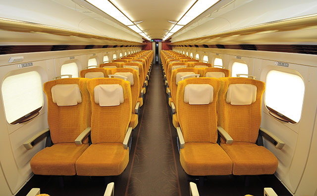 E6系　普通車　提供：JR東日本
