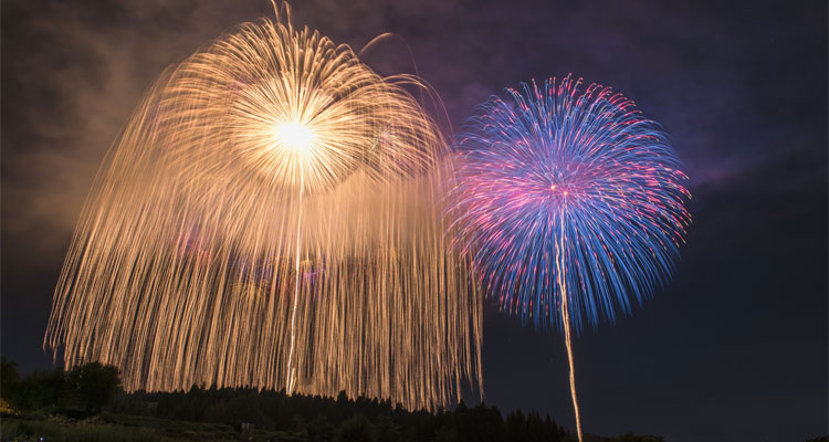 「片貝まつり」の開催情報や魅力を紹介！四尺玉花火など迫力満点の花火大会へ