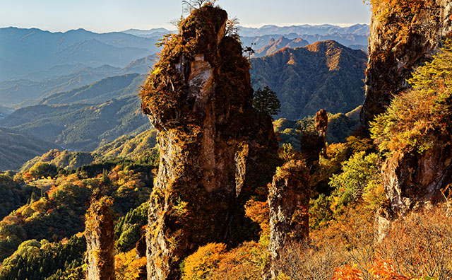 妙義山 鋭く尖った岩峰群