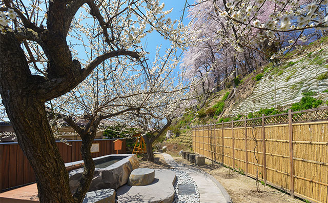 上杉の御湯 御殿守 花見の足湯