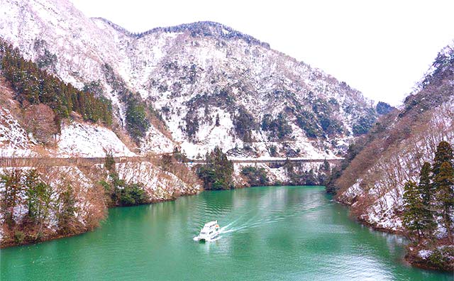 庄川峡遊覧船