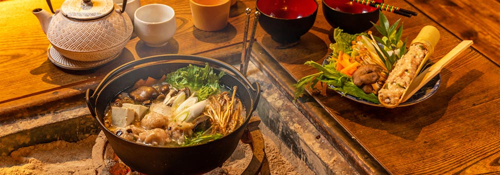 せんべい汁や芋煮、じゃじゃ麺など！東北のご当地グルメに舌鼓を打つ