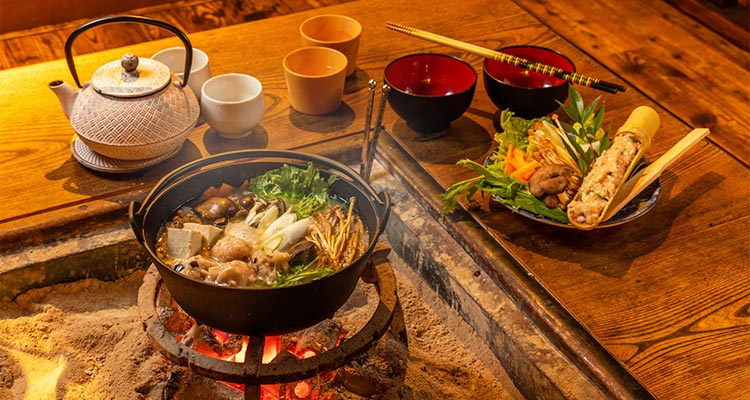 せんべい汁や芋煮、じゃじゃ麺など！東北のご当地グルメに舌鼓を打つ