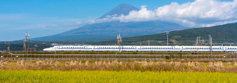 のぞみ・ひかり・こだまの違いは？停車駅やコンセント情報も解説