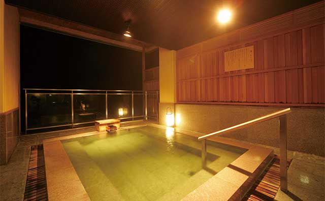 翠玉の湯 佐取館　露天風呂