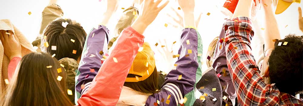 ライブの服装選びのコツは？夏・冬の格好やライブハウス・ドームなど会場別コーデも