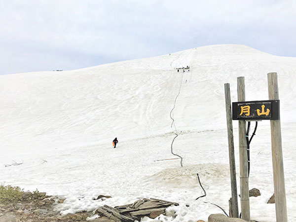 月山スキー場で春＆夏スキーを満喫！山形グルメと温泉も