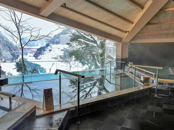 宇奈月温泉でおこもりステイ。たっぷりのお湯と絶景に癒やされる温泉宿