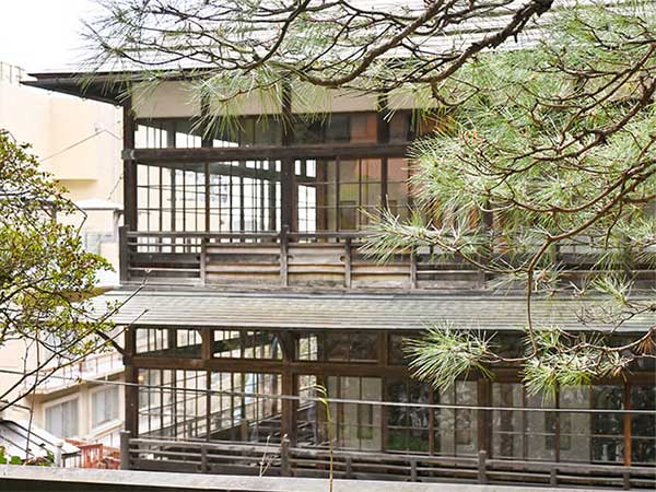 鎌先温泉「時音の宿 湯主一條」の宿泊記。歴史と自然に癒される